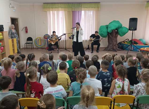 Творческий коллектив «Экспромт» выступил в детском саду № 88